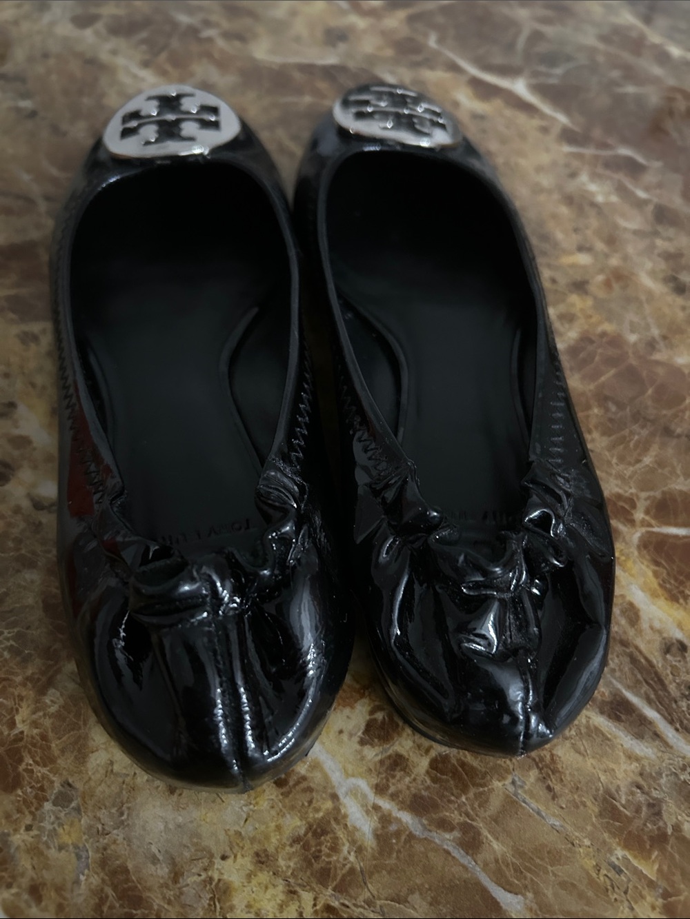 Tory Burch Black Patent Leather Logo Ballet Flats with Silver Emblem, size 7.5 - Picture 3 of 7